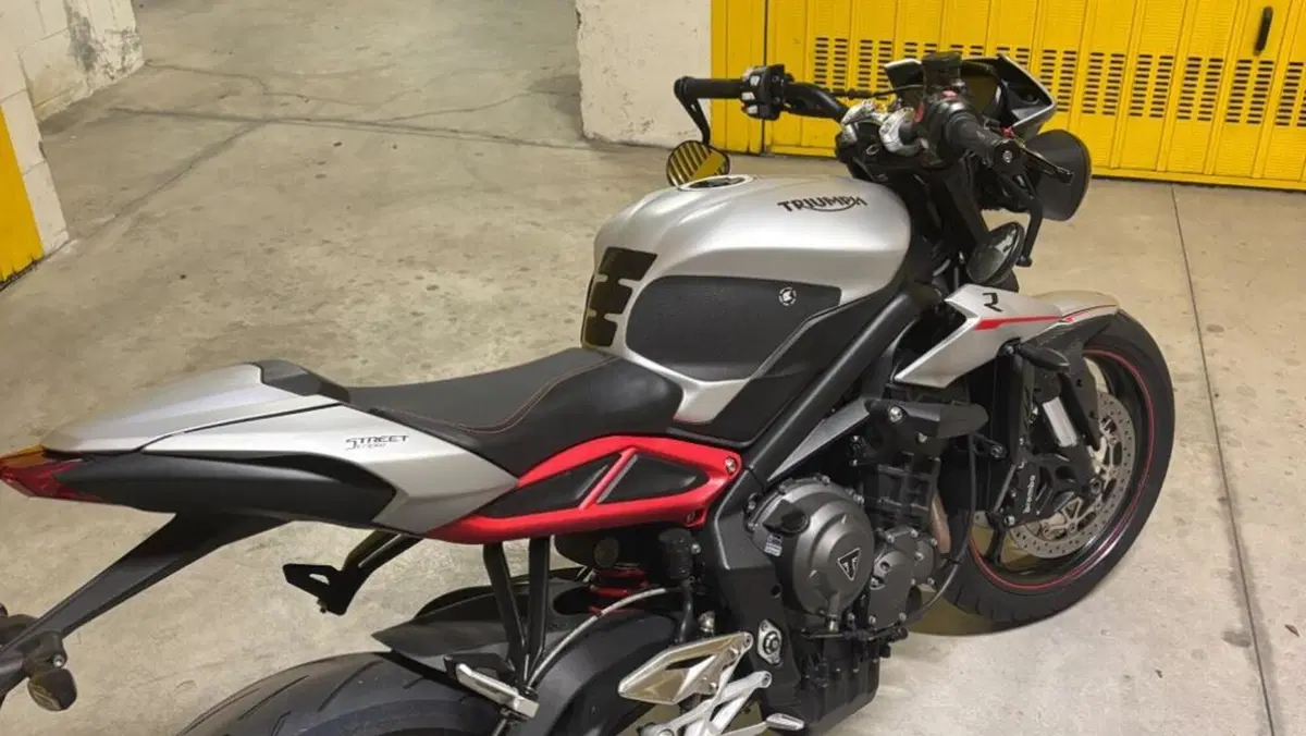 Triumph Street Triple R (2017 - 20)  (7)