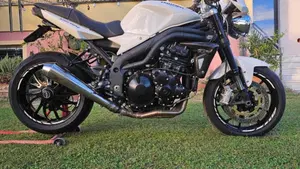 Triumph Speed Triple 1050 (2005 - 11) 