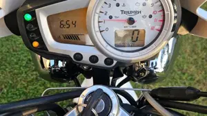 Triumph Speed Triple 1050 (2005 - 11)  (16)