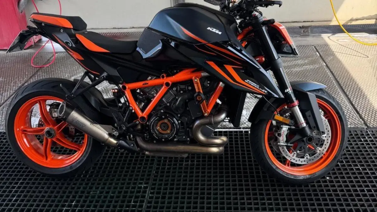KTM 1290 Super Duke R (2021 - 23)  (3)