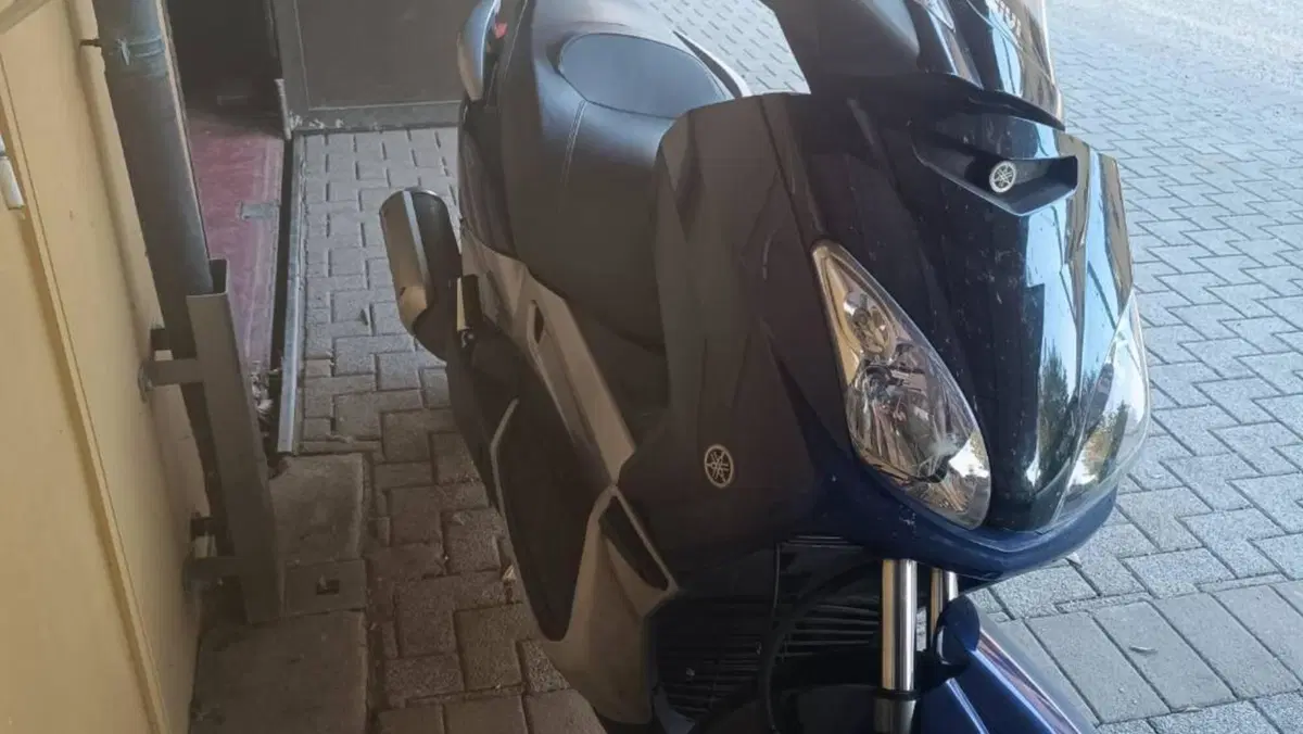 Yamaha X-Max 250 (2007 - 09)  (4)