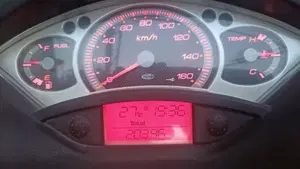 Yamaha X-Max 250 (2007 - 09)  (8)
