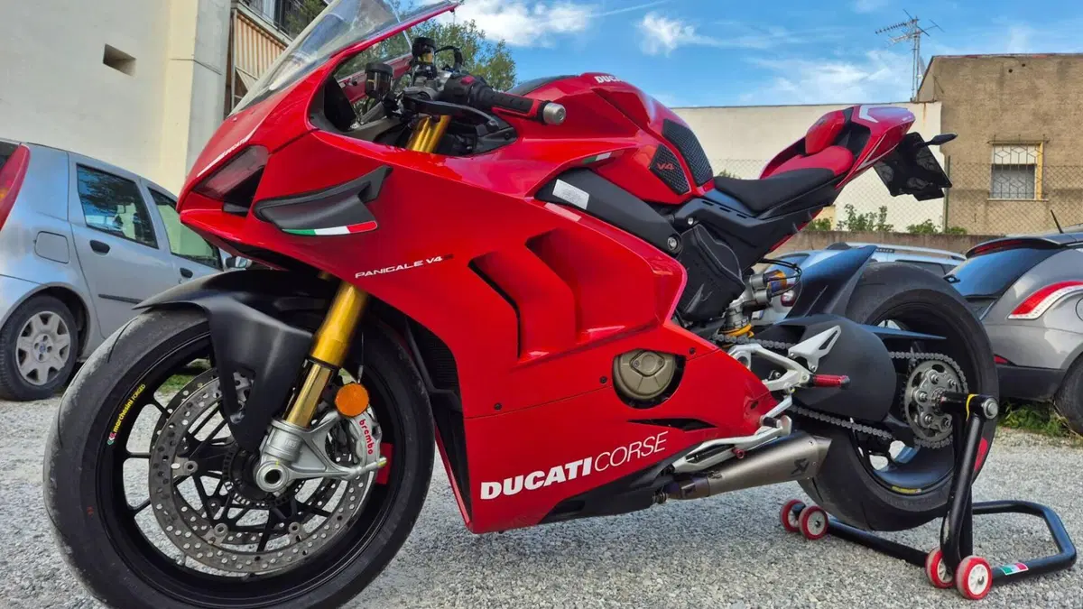 Ducati Panigale V4 S 1100 (2021)  (8)