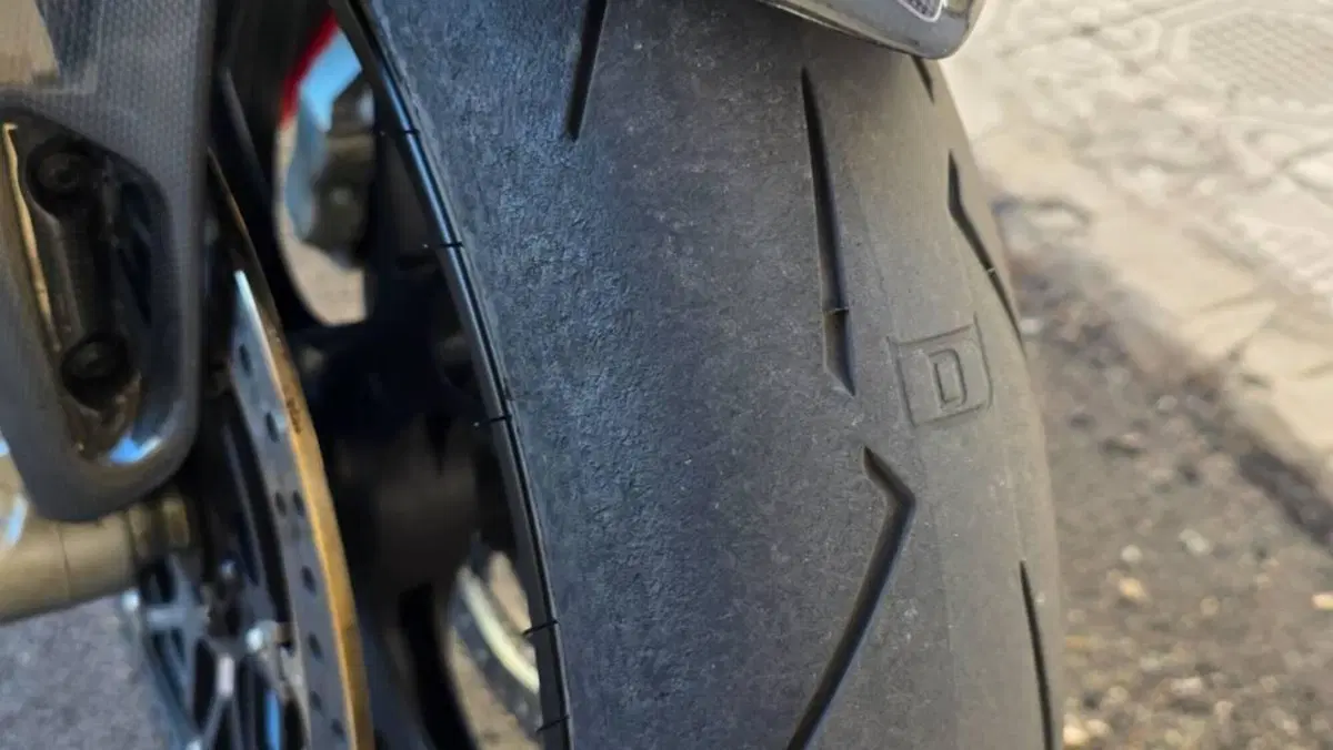 Ducati Panigale V4 S 1100 (2021)  (15)