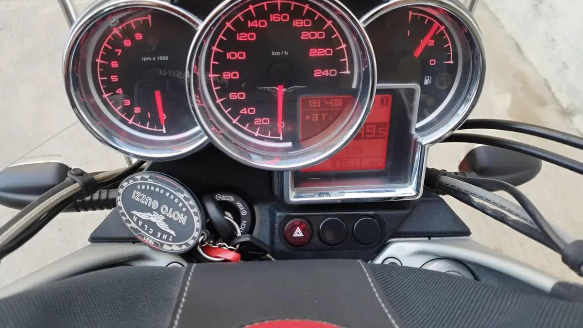 Moto Guzzi Breva 850 (2006 - 11)  (8)