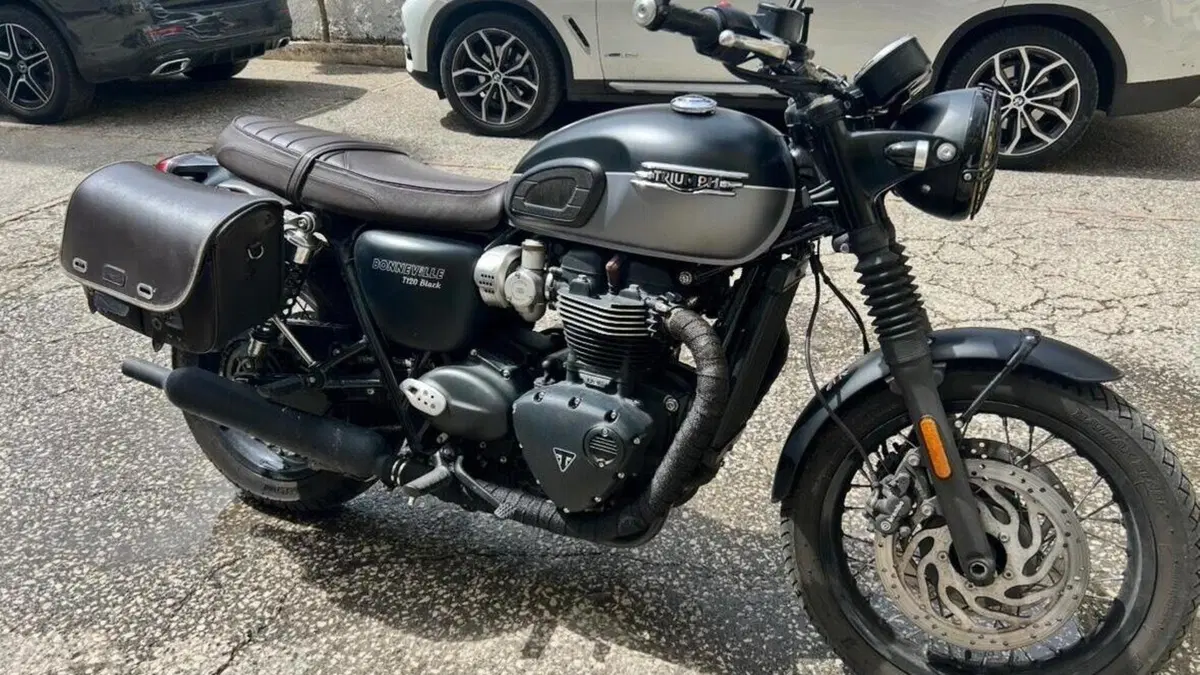 Triumph Bonneville T120 (2021 - 25)  (3)