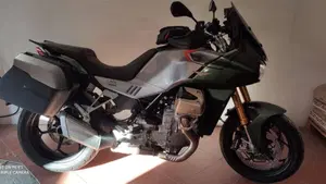 Moto Guzzi V100 Mandello S (2022 - 24) 