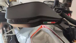 Moto Guzzi V100 Mandello S (2022 - 24)  (4)