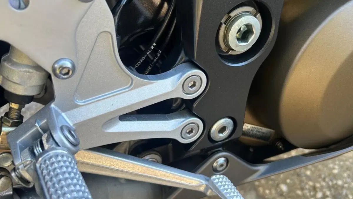 Kawasaki Ninja 1000 ZX-10R (2004 - 05)  (11)
