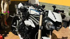 Triumph Speed Triple 1050 S (2018 - 20)  (2)