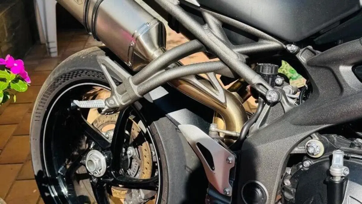 Triumph Speed Triple 1050 S (2018 - 20)  (4)
