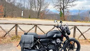 Moto Guzzi V7 Stone (2021 - 24) 