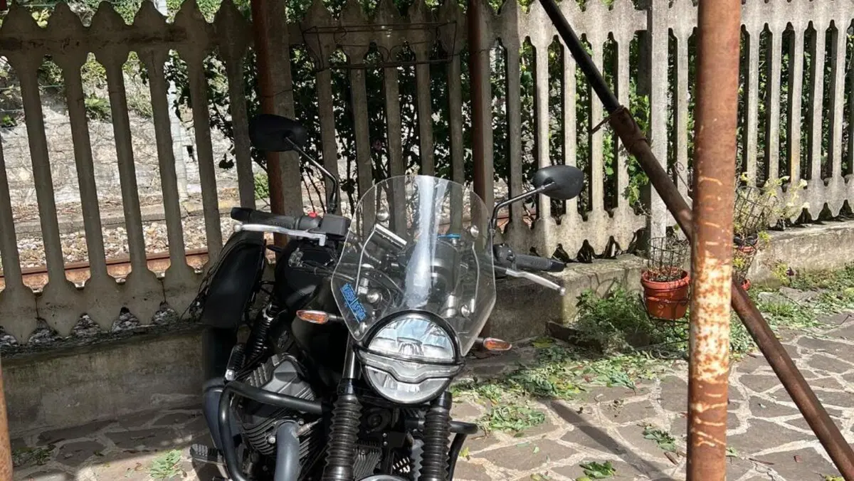Moto Guzzi V7 Stone (2021 - 24)  (2)
