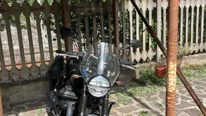 Moto Guzzi V7 Stone (2021 - 24)  (2)