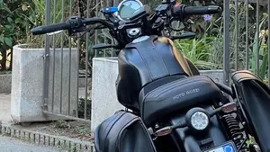 Moto Guzzi V7 Stone (2021 - 24)  (3)