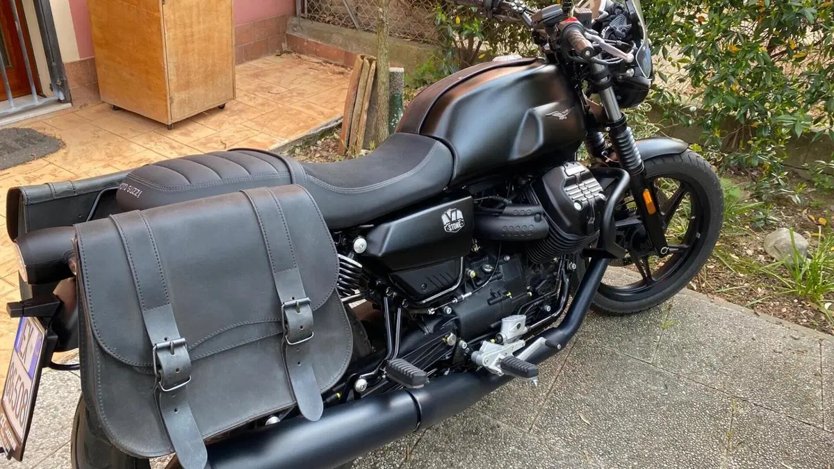 Moto Guzzi V7 Stone (2021 - 24)  (4)