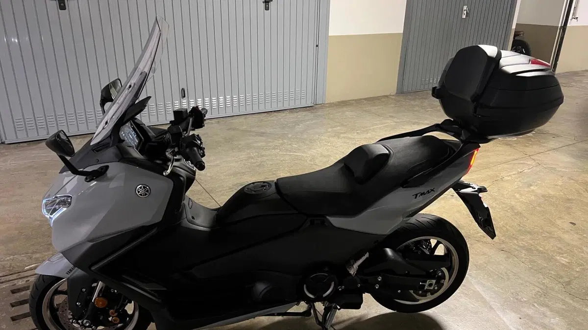 Yamaha T-Max 560 Tech Max (2025 - 26)  (2)