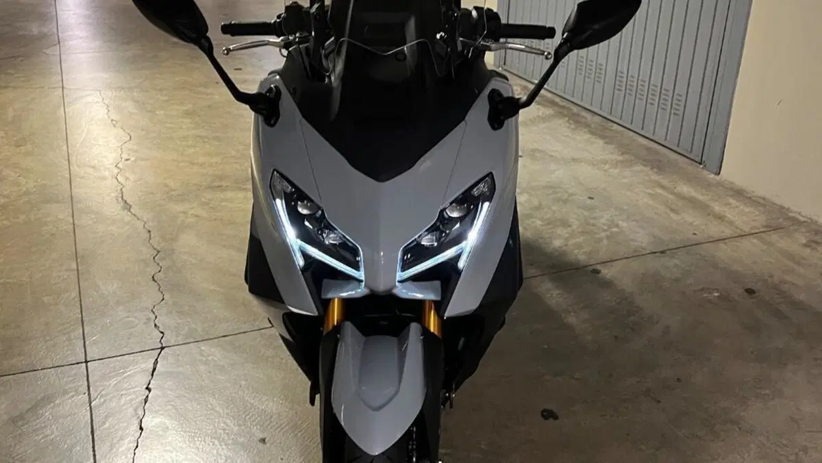 Yamaha T-Max 560 Tech Max (2025 - 26)  (3)