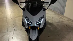 Yamaha T-Max 560 Tech Max (2025 - 26)  (3)