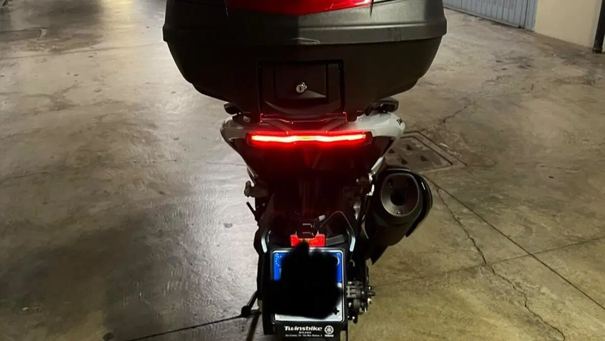 Yamaha T-Max 560 Tech Max (2025 - 26)  (4)