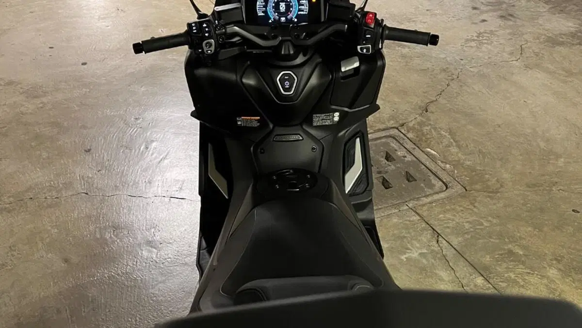 Yamaha T-Max 560 Tech Max (2025 - 26)  (5)