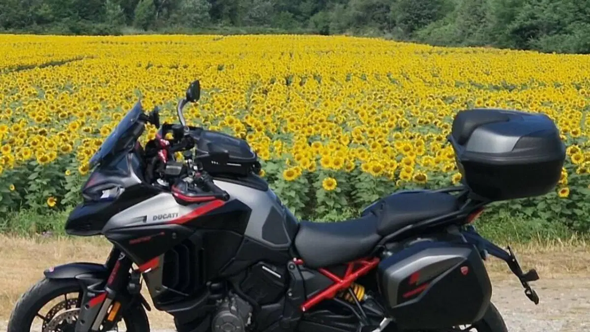 Ducati Multistrada V4 S Grand Tour (2024) 