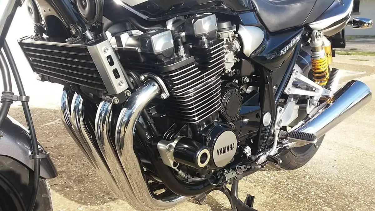 Yamaha XJR 1300 (2002 - 06)  (2)