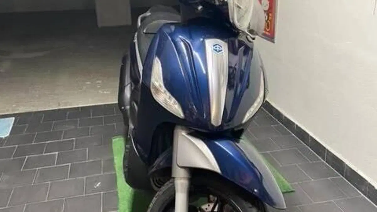 Piaggio Beverly 350 SportTouring ie (2011 - 15)  (2)