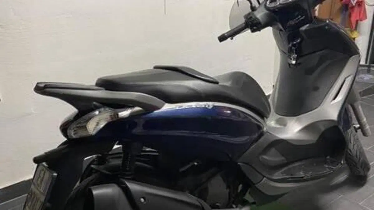 Piaggio Beverly 350 SportTouring ie (2011 - 15)  (3)
