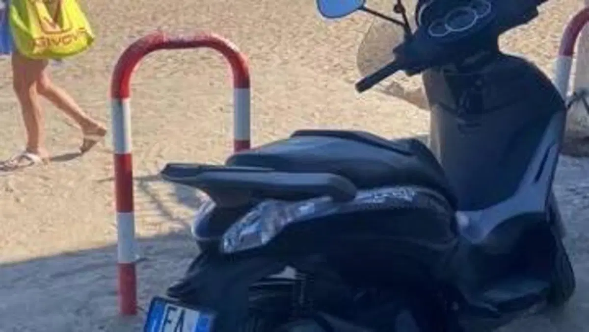 Piaggio Beverly 350 SportTouring ie (2011 - 15)  (4)