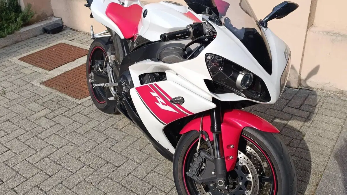 Yamaha YZF R1 (2009 - 11) 