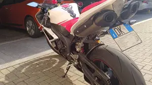 Yamaha YZF R1 (2009 - 11)  (5)