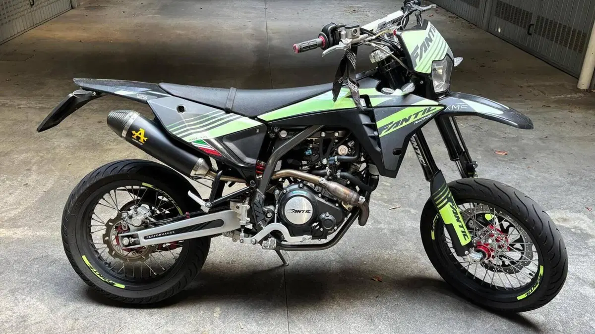 Fantic Motor XMF 125 Motard Performance 4T (2023 - 24)  (3)