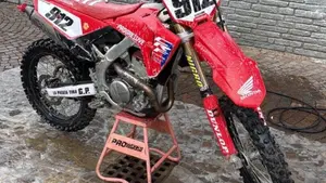 Honda CRF 250R (2024)  (4)