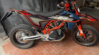 KTM 690 SMC R (2023 - 25) usata