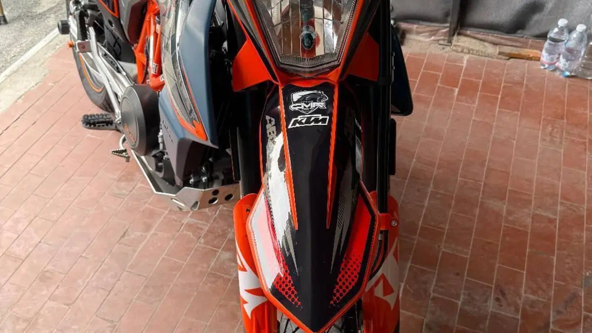 KTM 690 SMC R (2023 - 25)  (4)