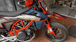 KTM 690 SMC R (2023 - 25)  (6)