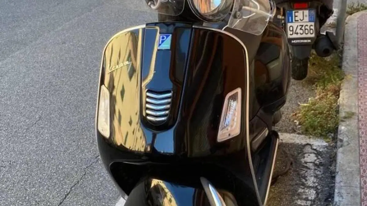 Vespa GTS 300 Super ABS (2014 - 16)  (2)