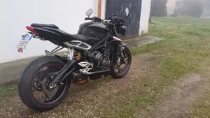 Triumph Street Triple RS (2017 - 19)  (3)