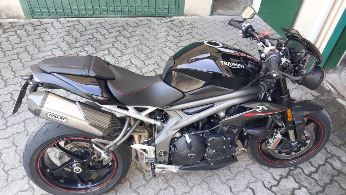 Triumph Speed Triple 1050 RS (2018 - 20)  (2)