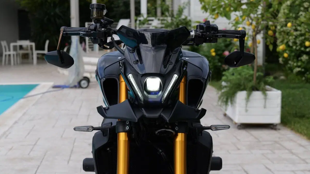 Yamaha MT-09 SP (2021 - 23)  (2)