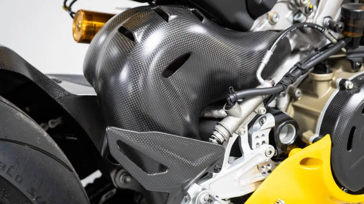 Ducati Panigale V4 Bagnaia 2023 World Champion Replica (2024)  (3)