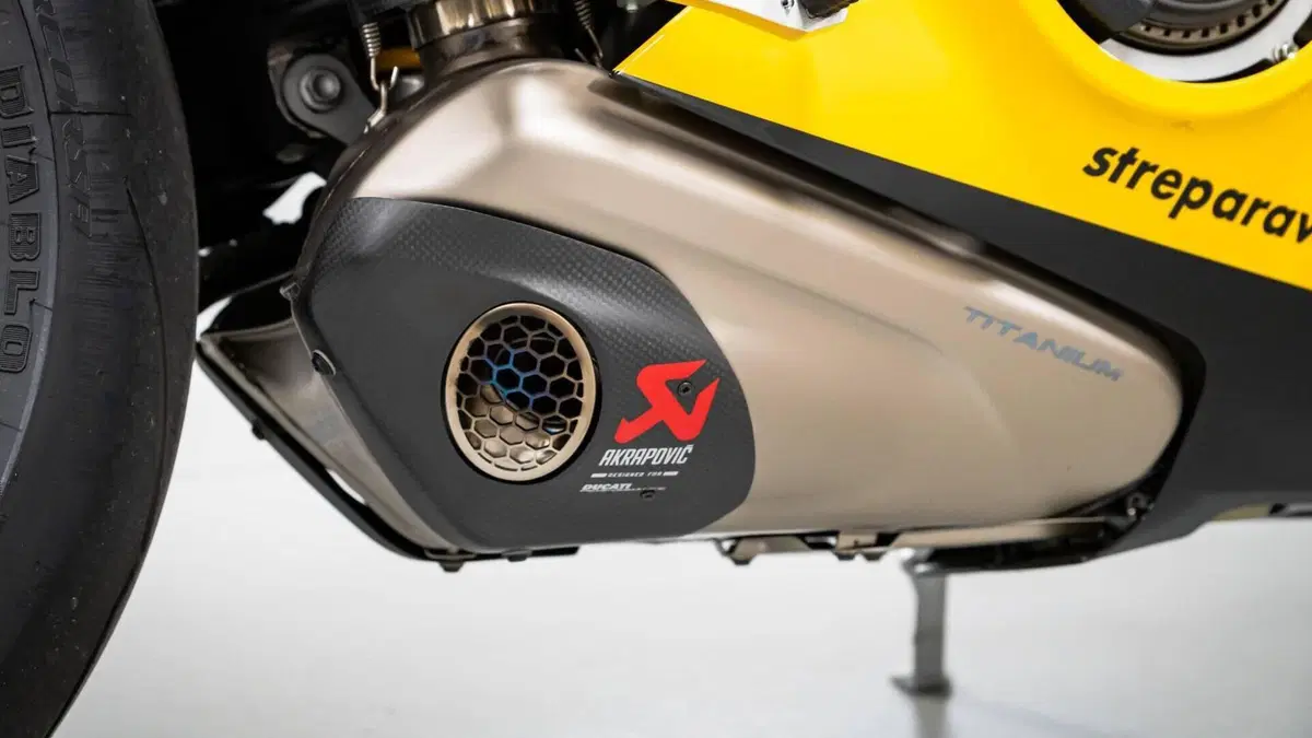 Ducati Panigale V4 Bagnaia 2023 World Champion Replica (2024)  (5)