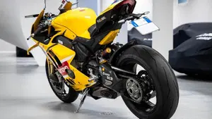 Ducati Panigale V4 Bagnaia 2023 World Champion Replica (2024)  (7)
