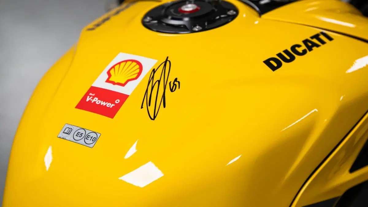 Ducati Panigale V4 Bagnaia 2023 World Champion Replica (2024)  (9)