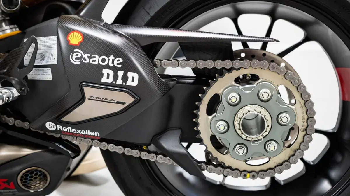 Ducati Panigale V4 Bagnaia 2023 World Champion Replica (2024)  (14)