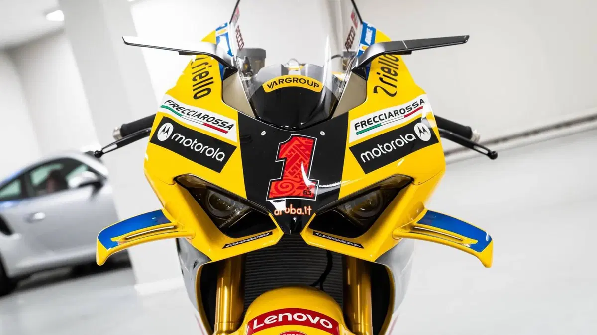 Ducati Panigale V4 Bagnaia 2023 World Champion Replica (2024)  (17)