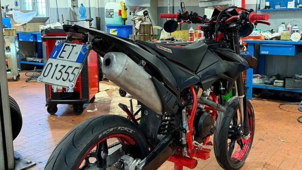 Betamotor RR 125 4T Motard LC (2018 - 20)  (2)