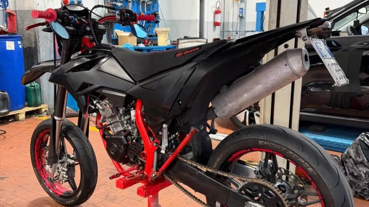 Betamotor RR 125 4T Motard LC (2018 - 20)  (3)