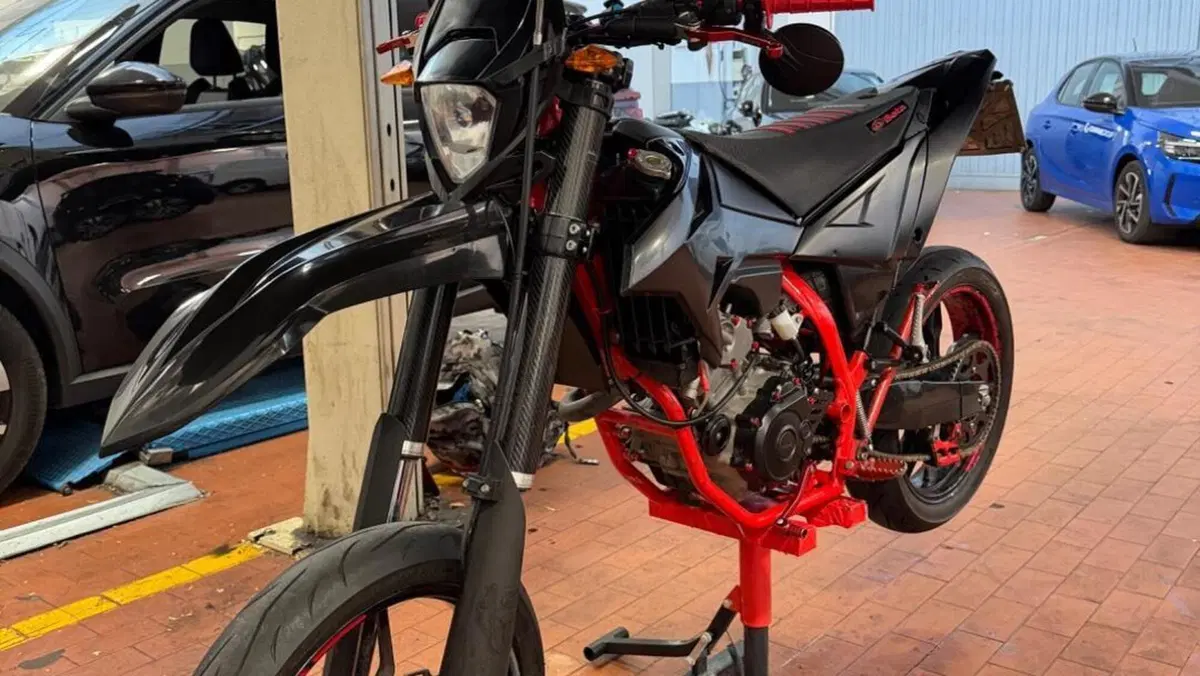 Betamotor RR 125 4T Motard LC (2018 - 20)  (4)